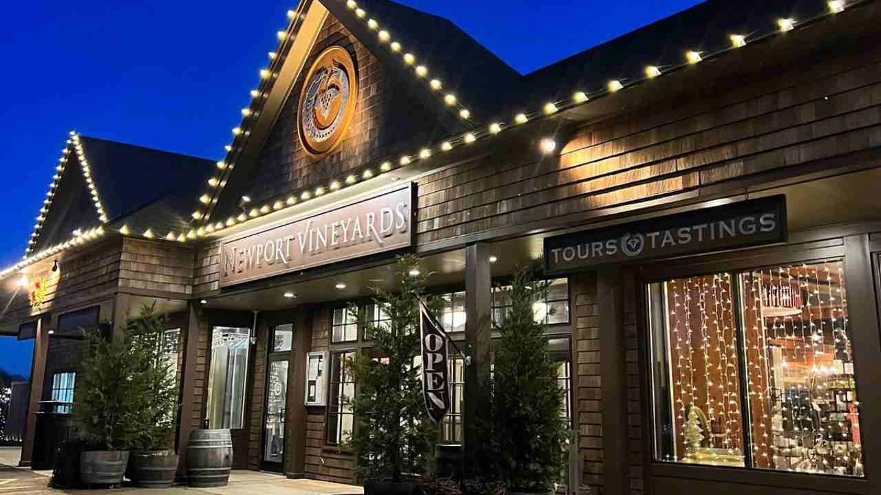 the front of a restaurant at night with lights on