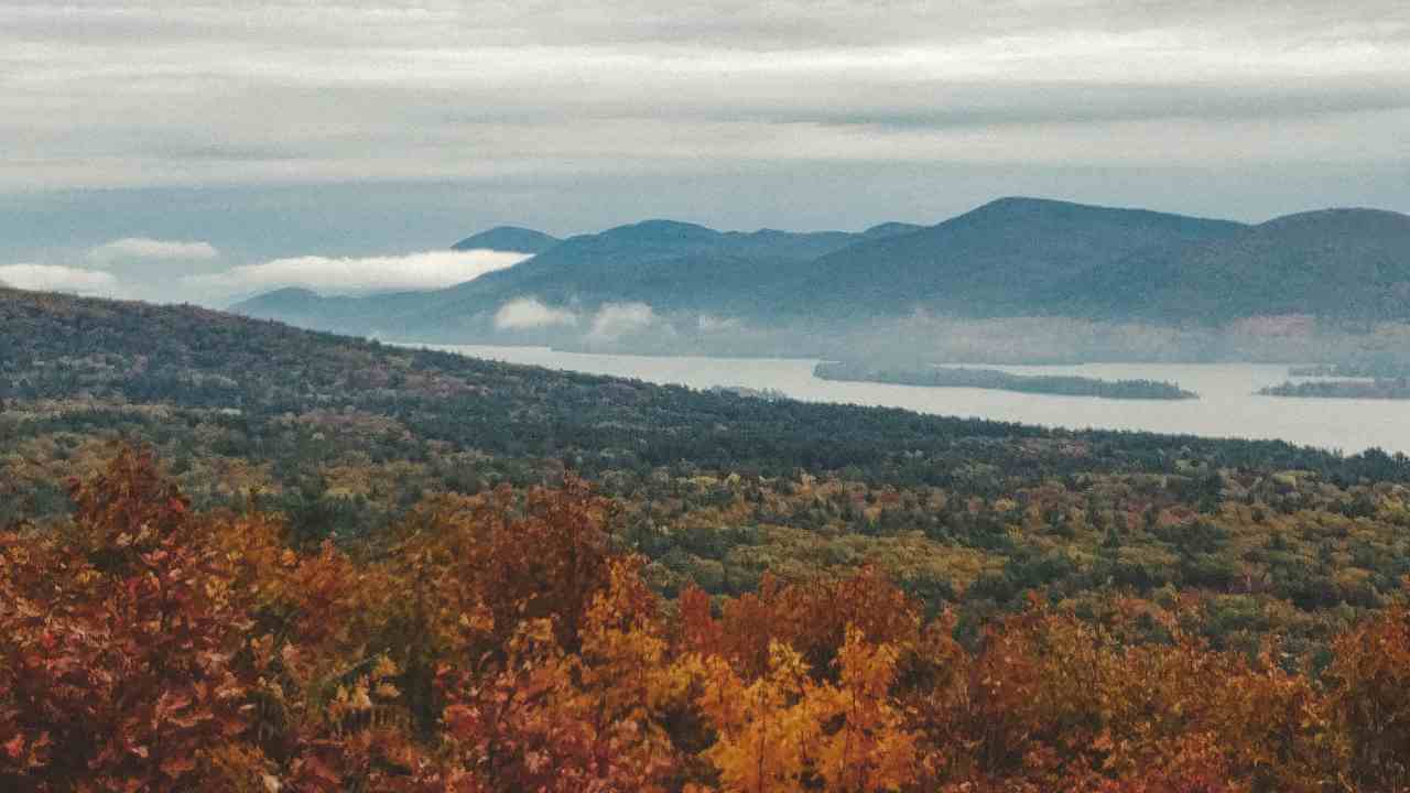 a view of the lake and mountains from the top of a mountain