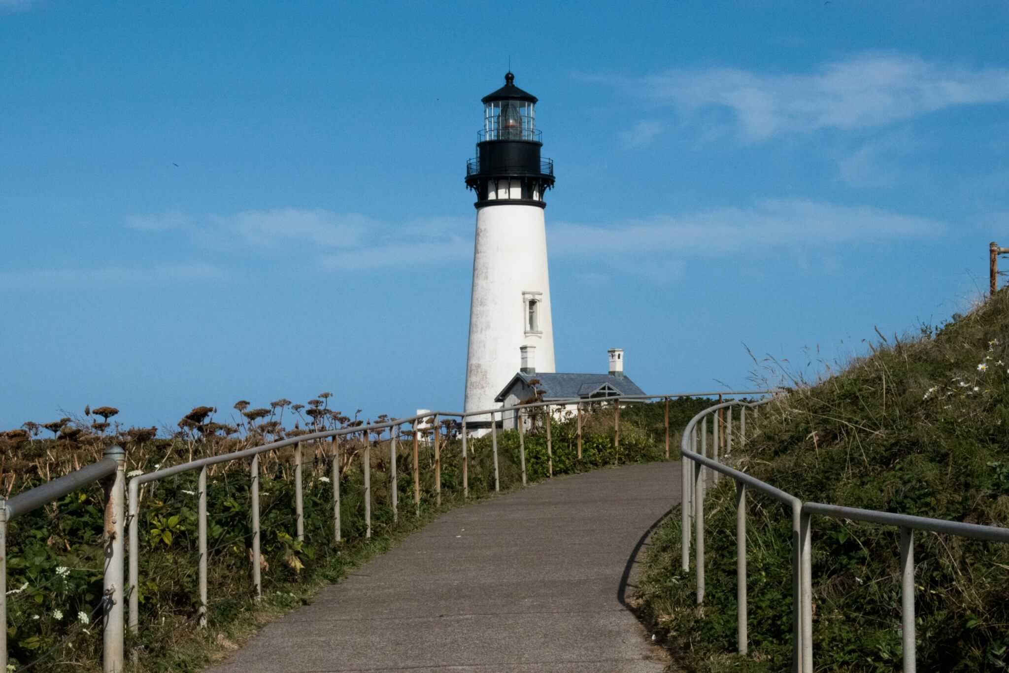 lighthouse in newport, oregon