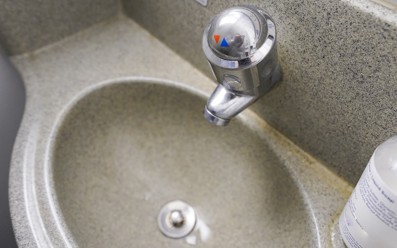 Airplane lavatory sink