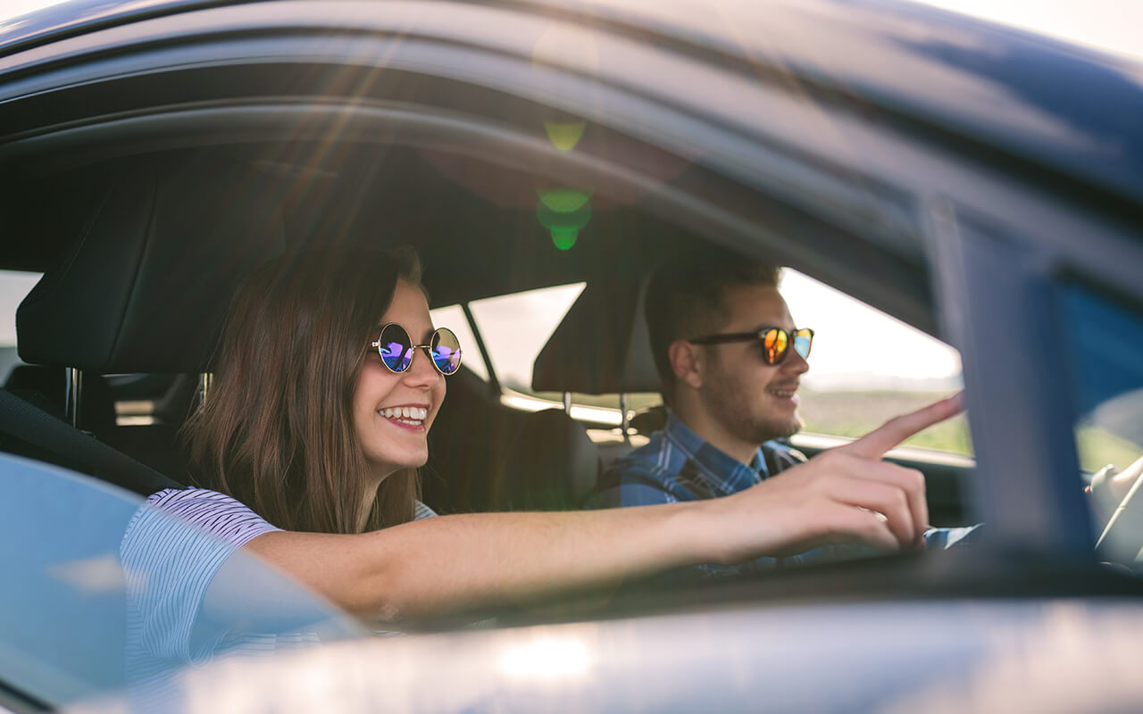 Couple on a roadtrip