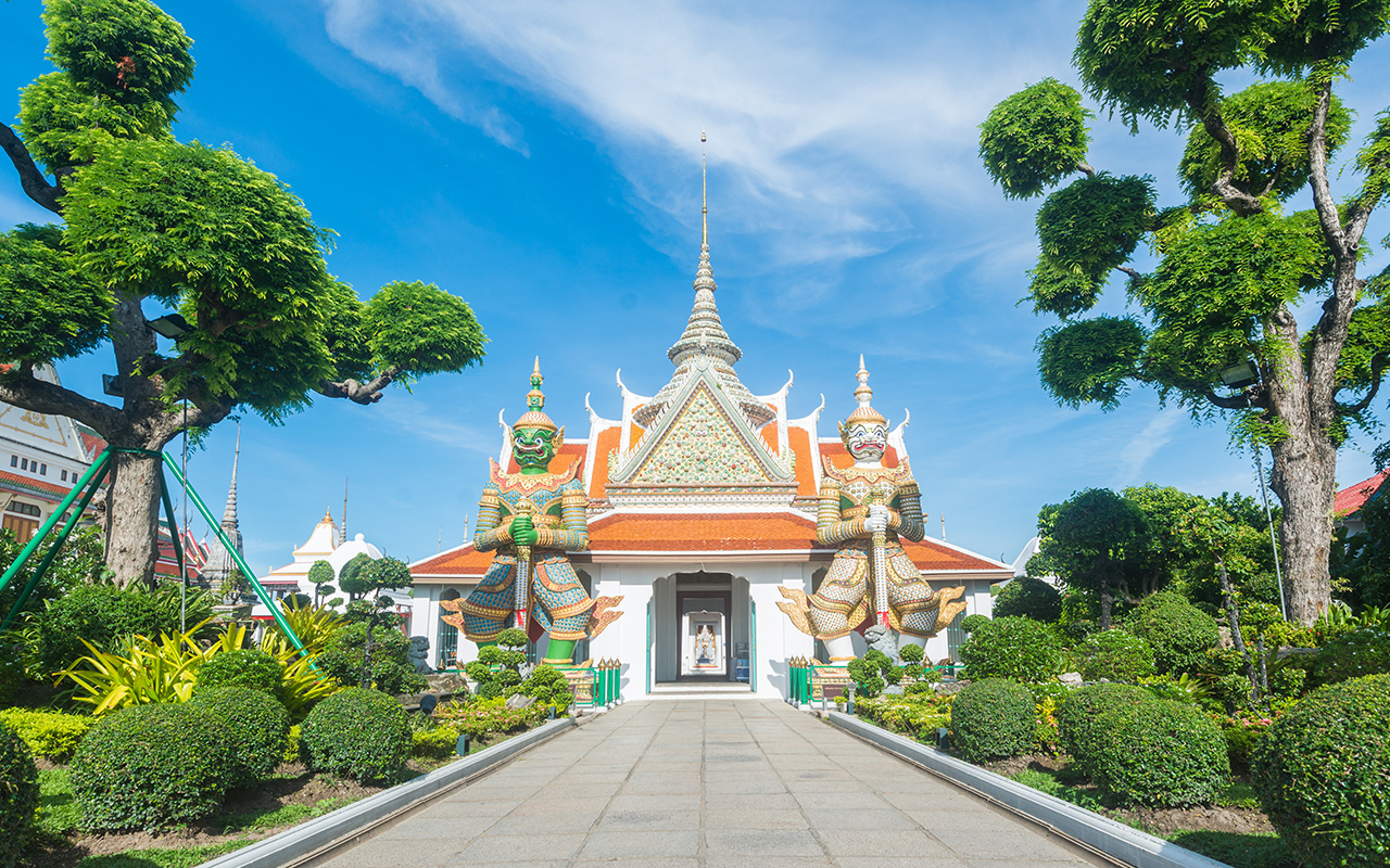 Wat Arun the beautiful buddhist temple of dawn in Bangkok, Thailand