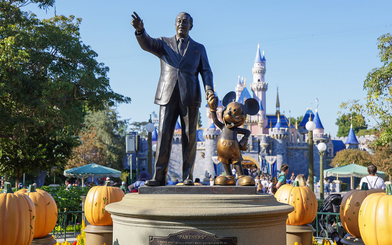 Statue of Walt Disney and Mickey Mouse located in Disneyland, California