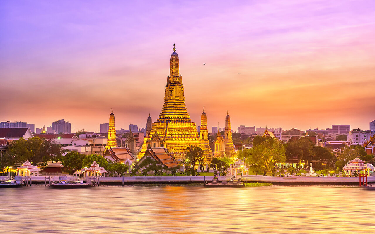 Beautiful view of Wat Arun Temple at sunset in Bangkok, Thailand.