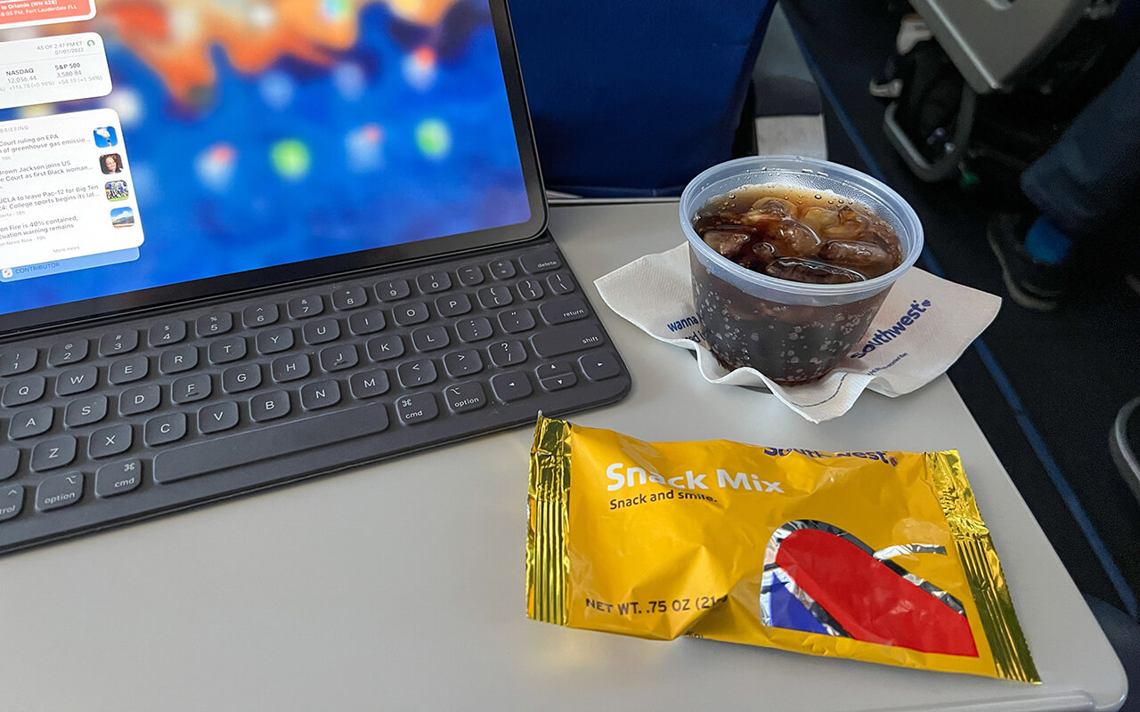 Airplane snacks 