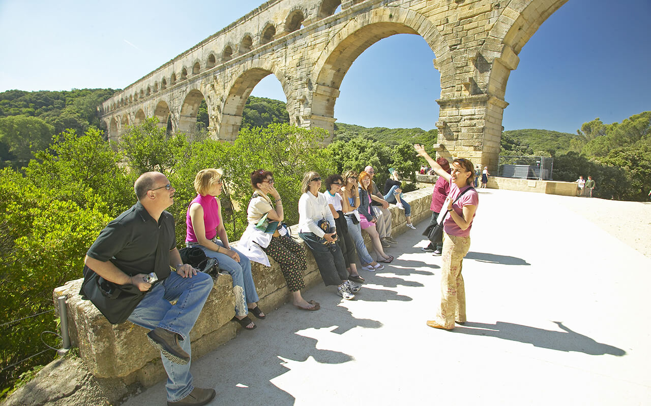 Tour guide 