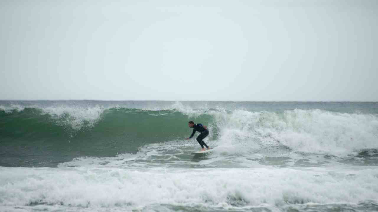 a person riding a wave on a surfboard