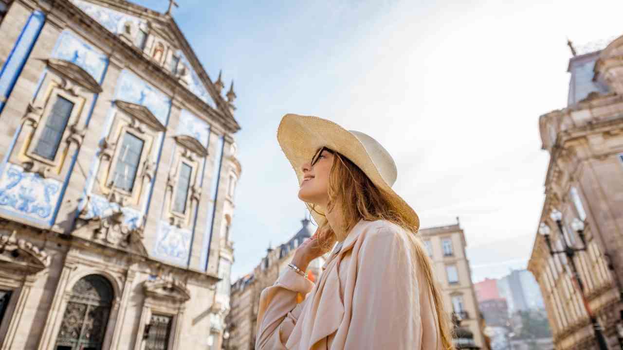 a person wearing a hat in front of a building