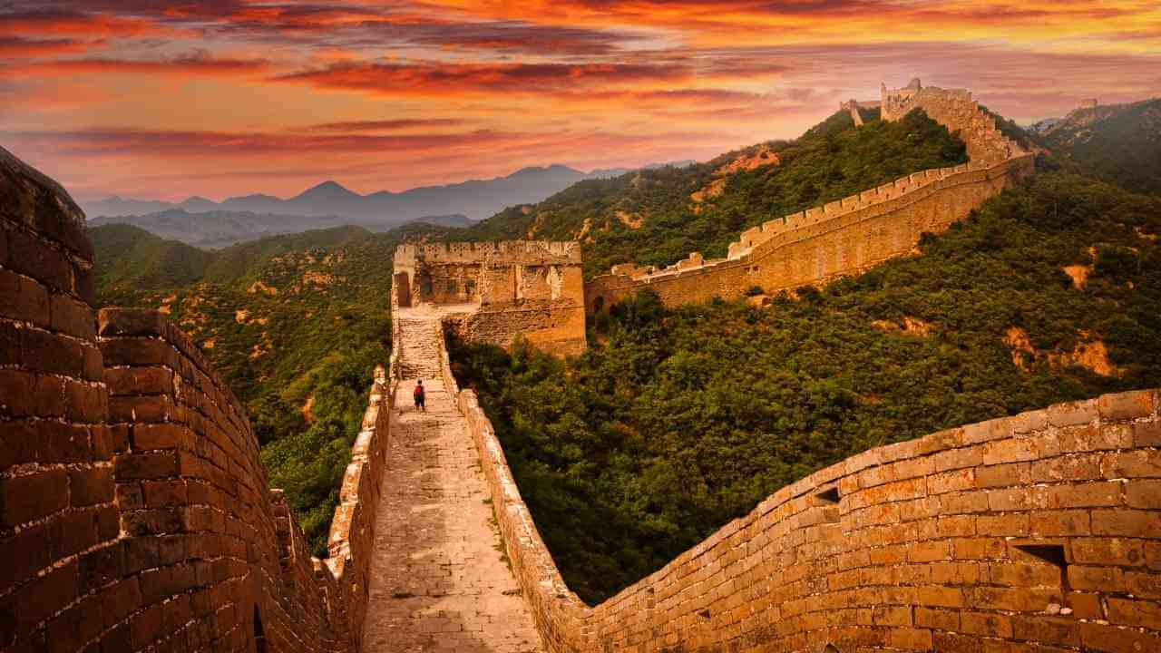 the great wall of china at sunset