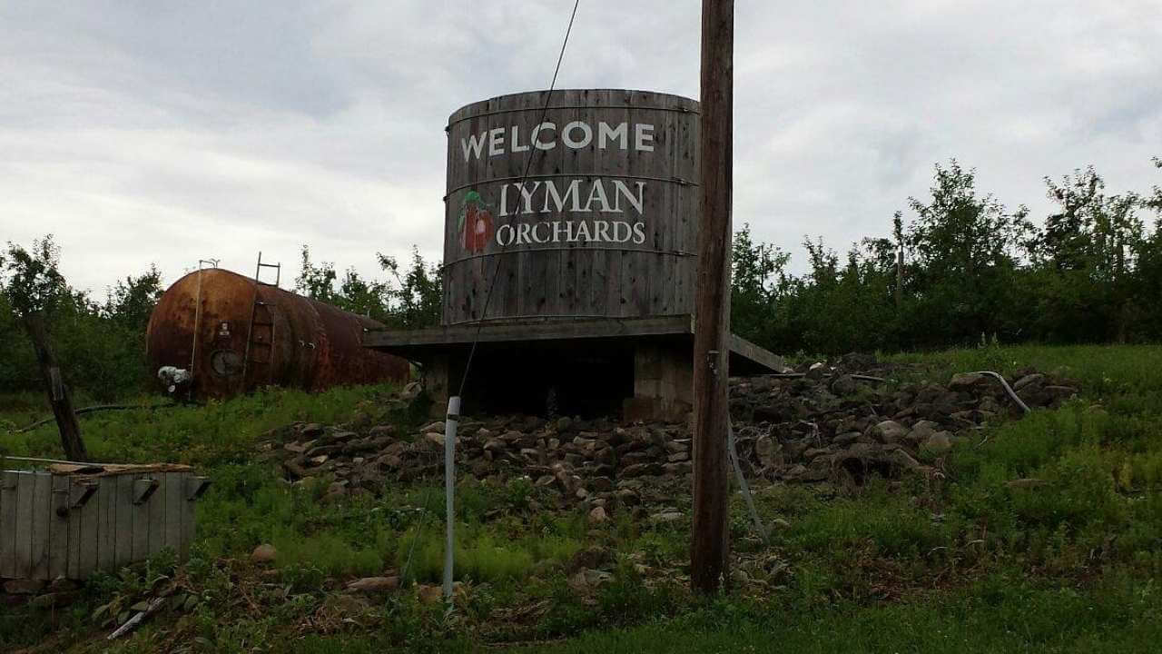 welcome sign for lyman orchards