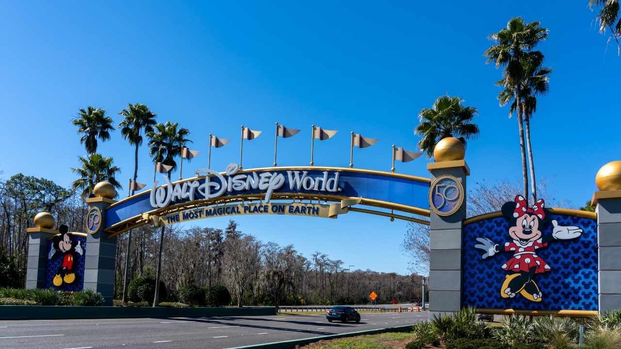 the entrance to disney world in orlando, florida