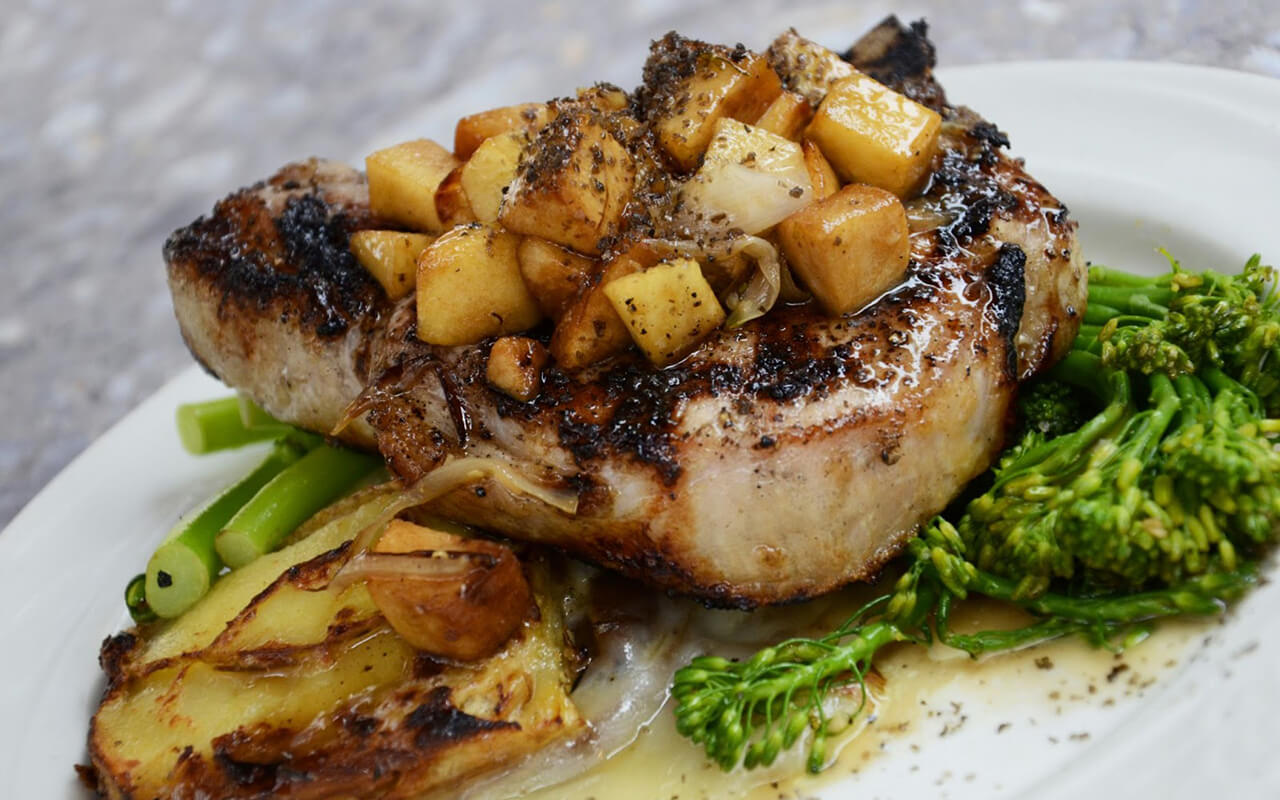 Pork dinner with potatoes and broccoli 