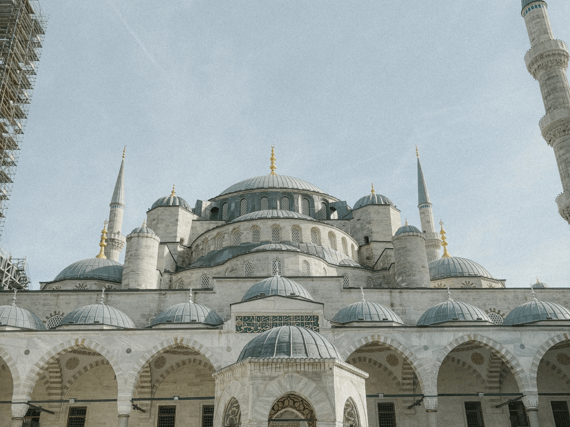 outside view of  the blue mosque