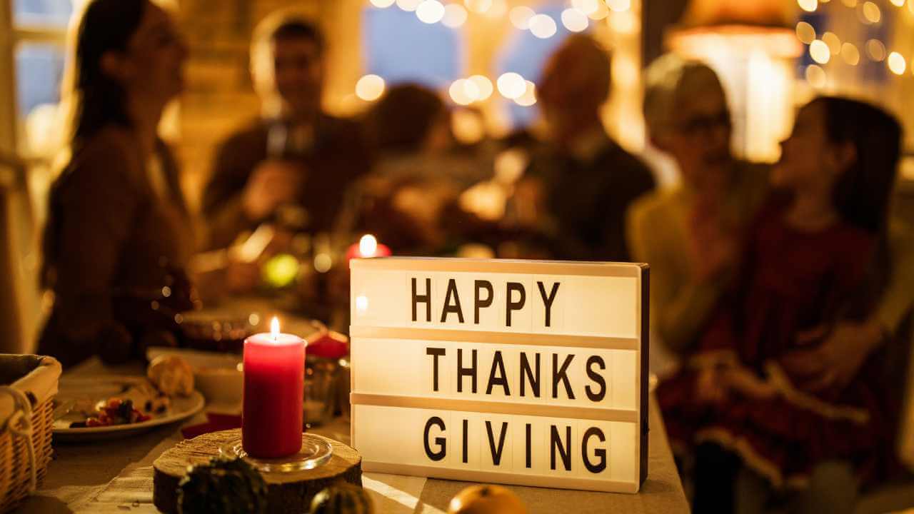 thanksgiving dinner with family and friends - thanksgiving dinner stock videos and royalty-free images