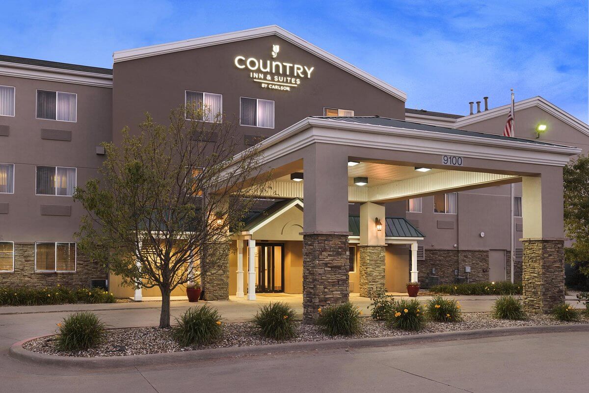 Country Inn & Suites