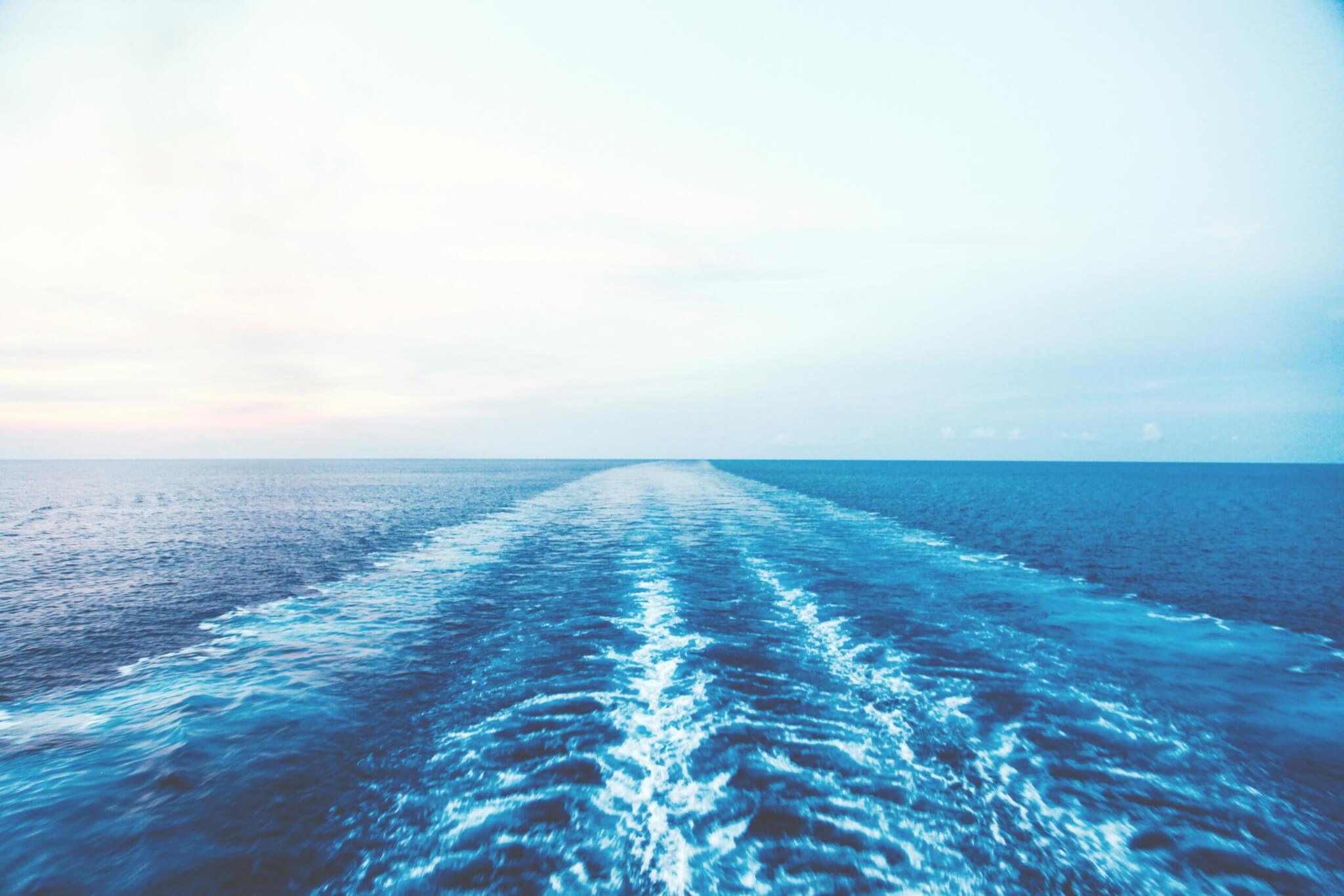 wake of a cruise ship