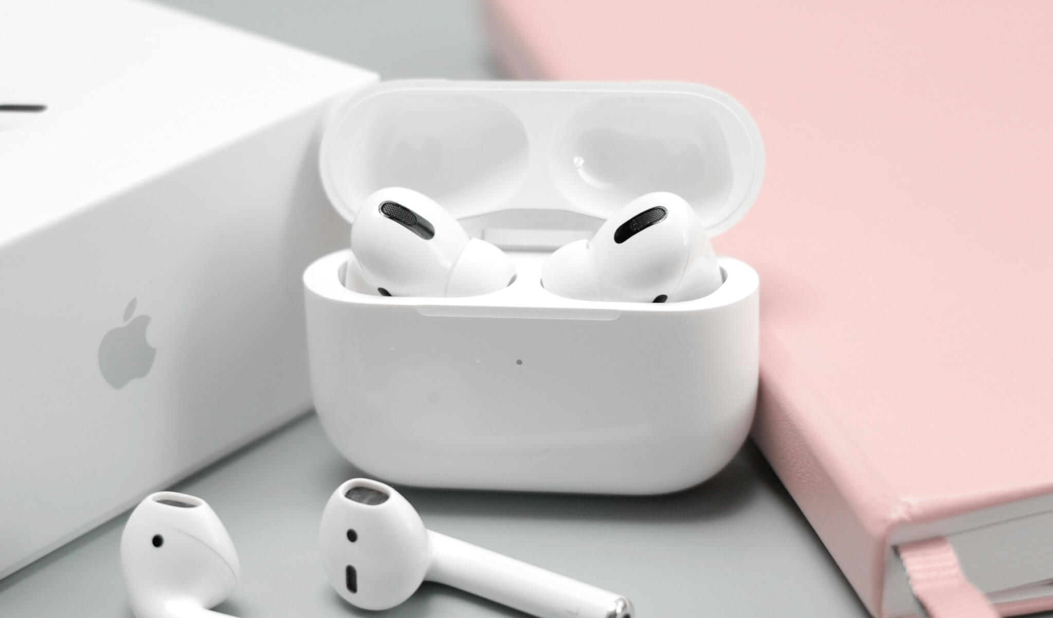 Wireless earbuds 