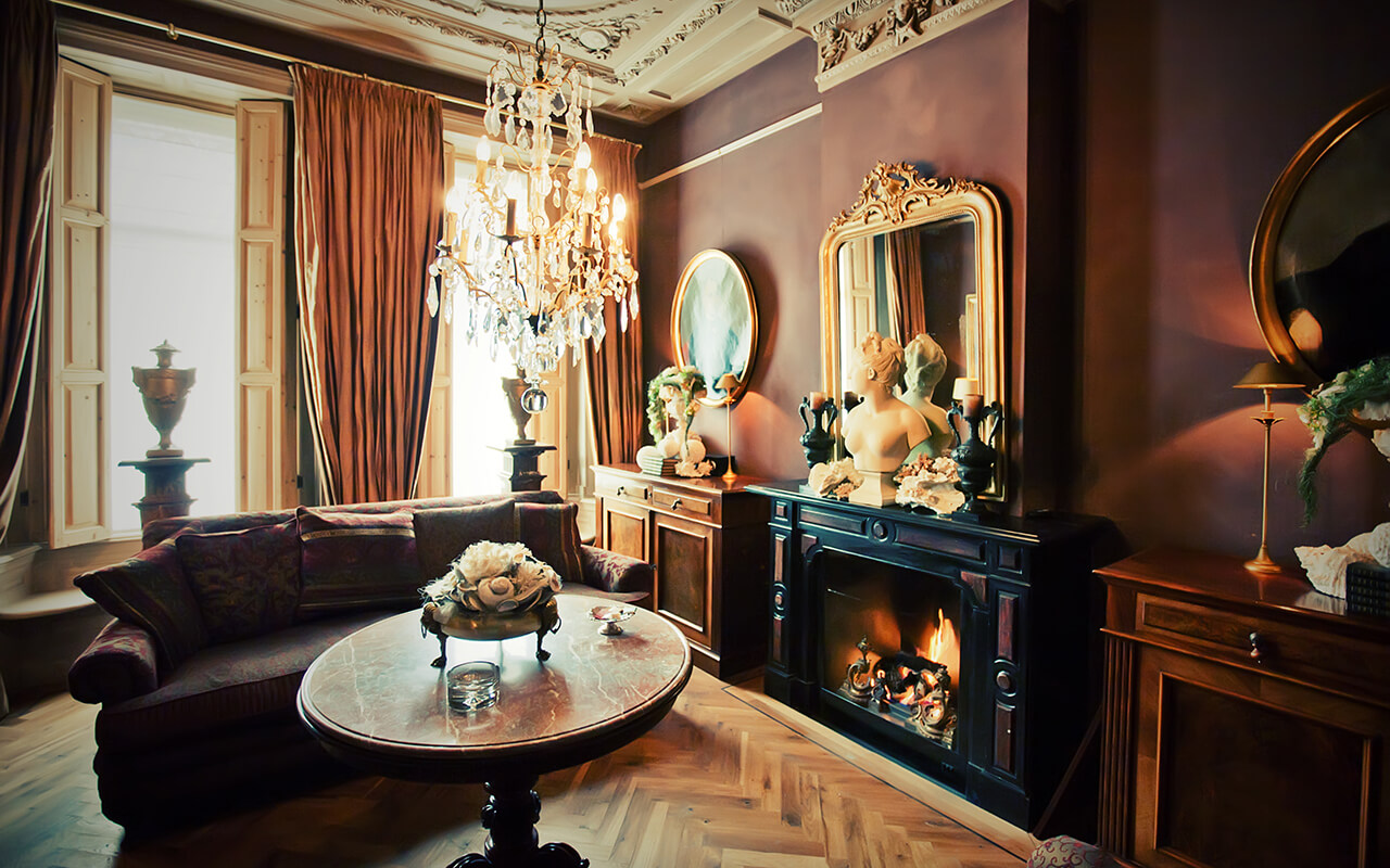 Antique style hotel sitting room