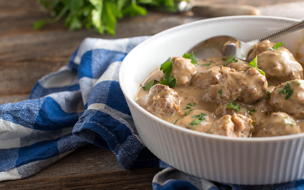 Traditional swedish köttbullar with cream sauce