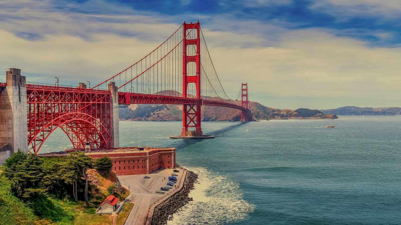 the golden gate bridge in san francisco, california