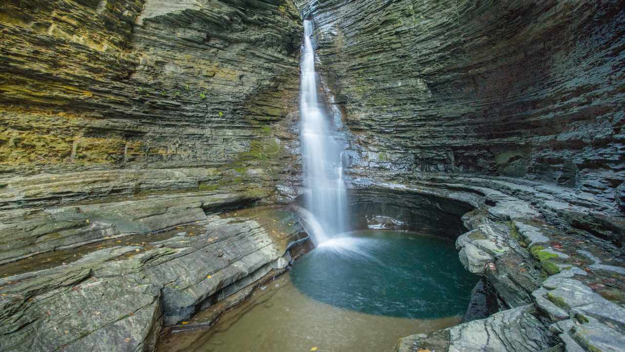 an image of a waterfall in the middle of a canyon