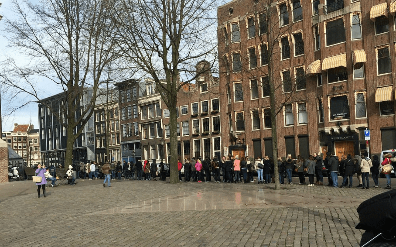 outside view of the anne frank house