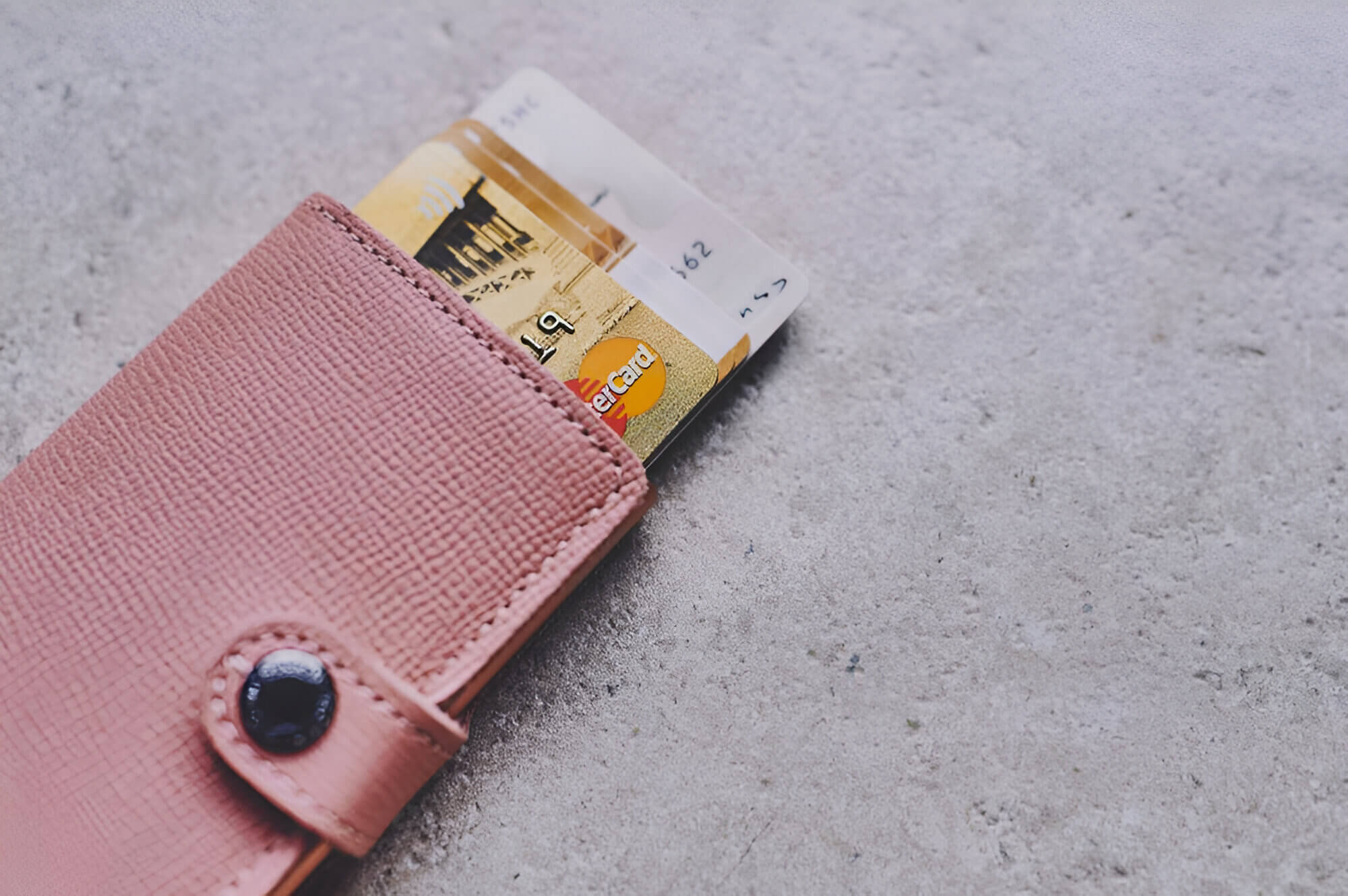 credit cards in wallet 