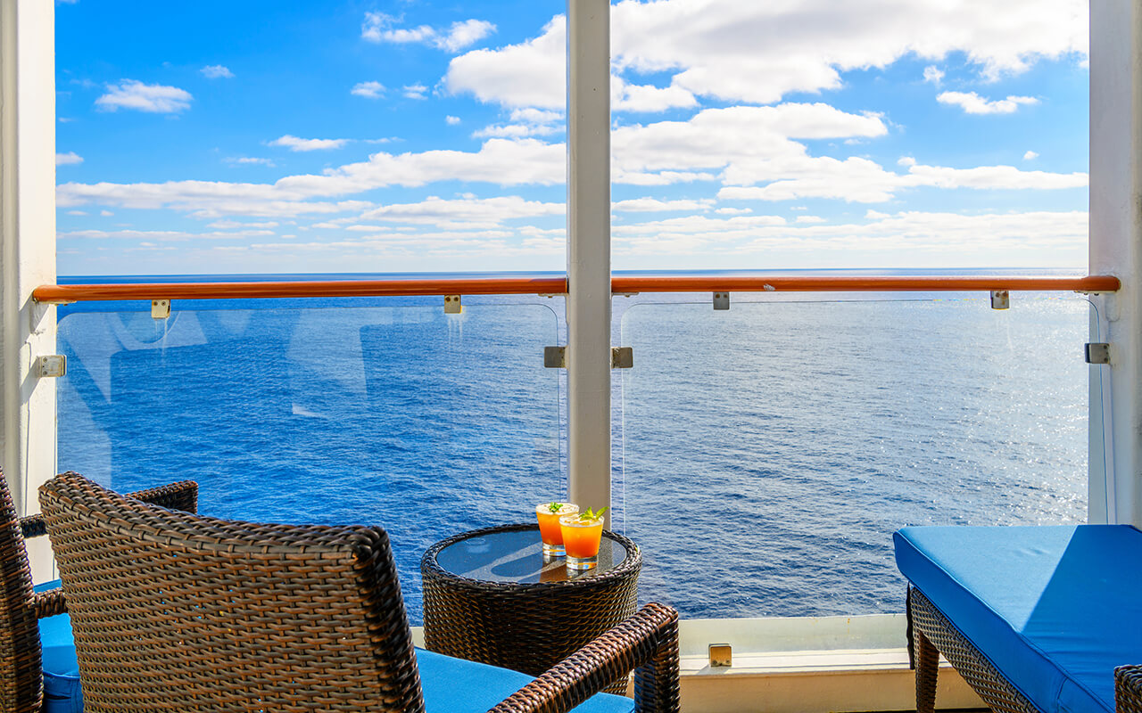 Cruise balcony with seating