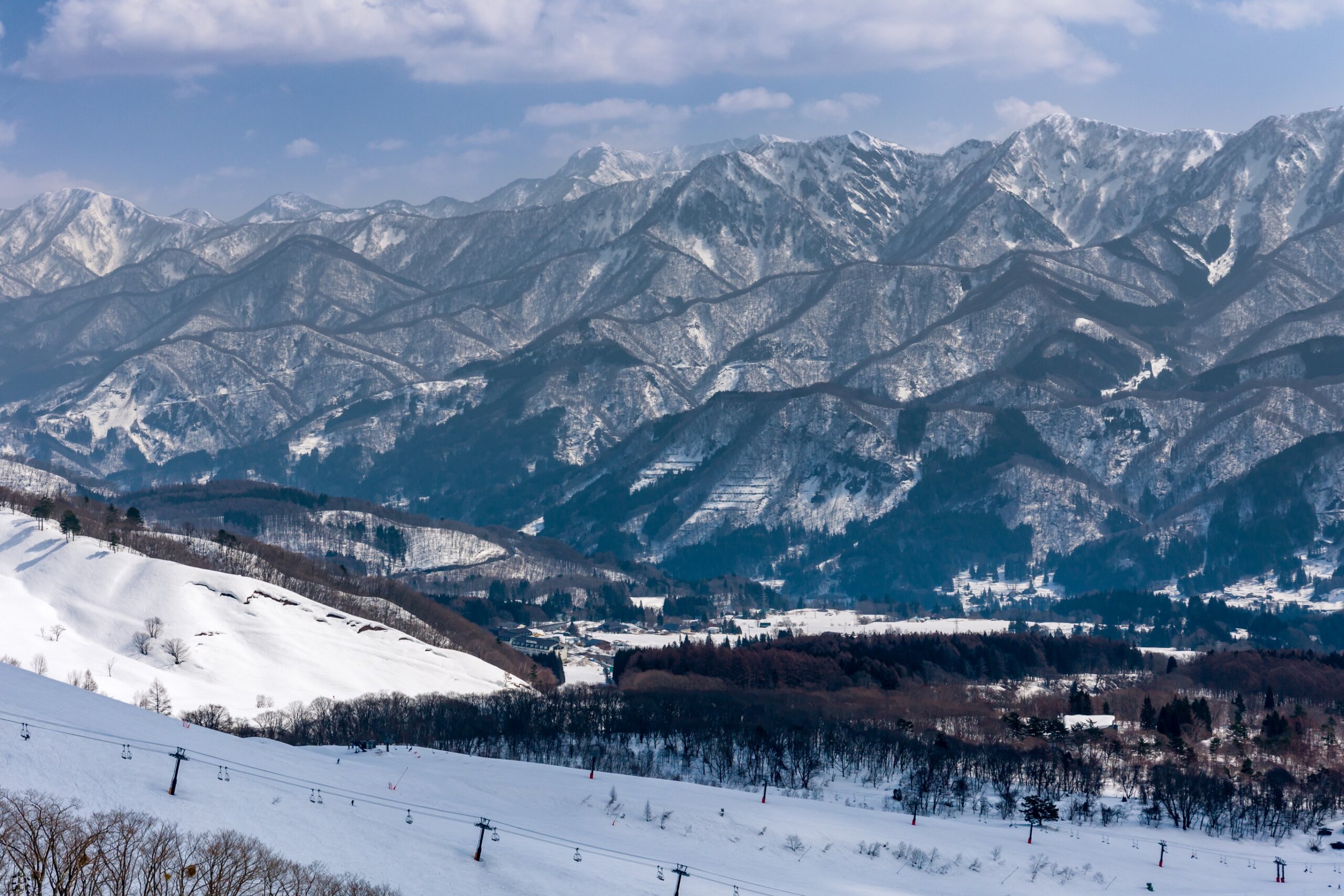 Tsugaike ski resort in the Hakuba Valley with spectacular mountains behind
