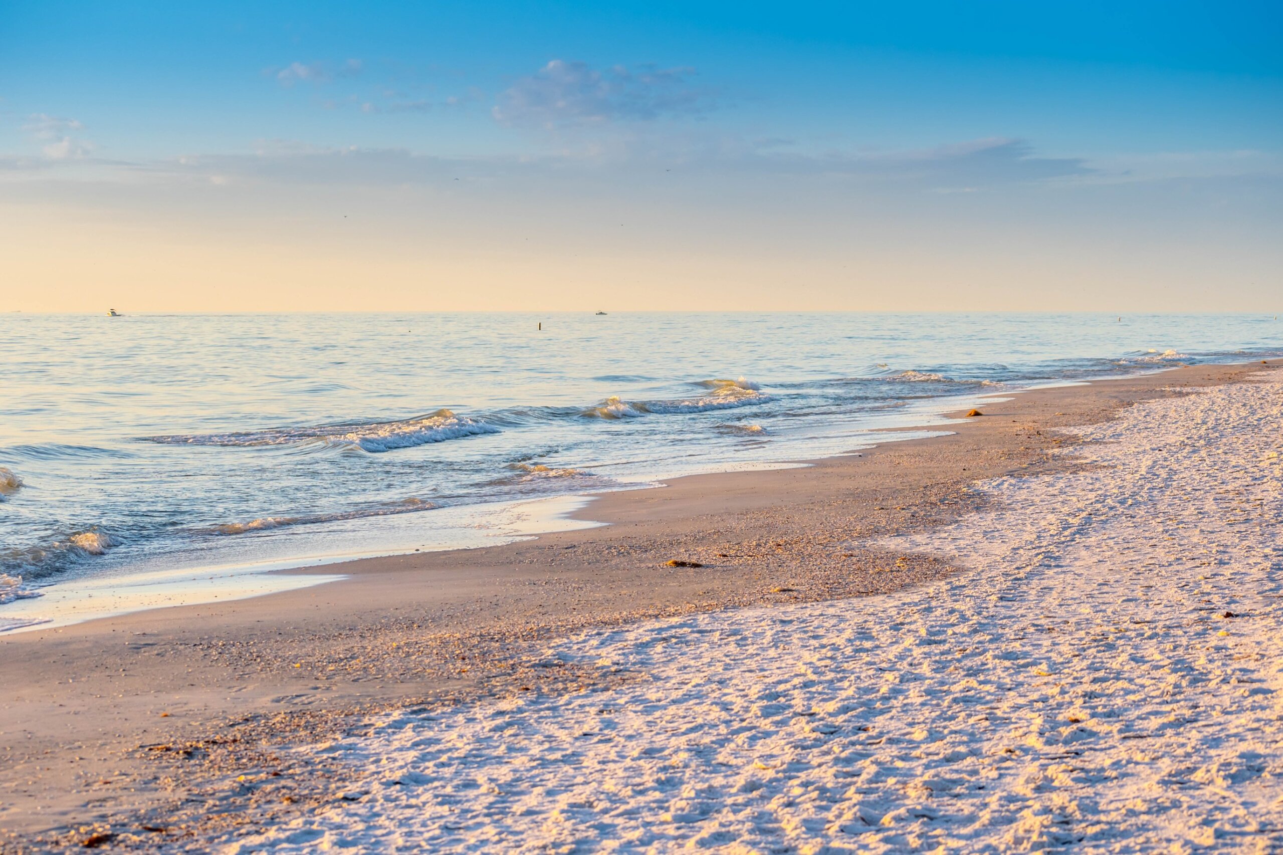The overlooking view of the shore in Anna Maria Island, Florida
