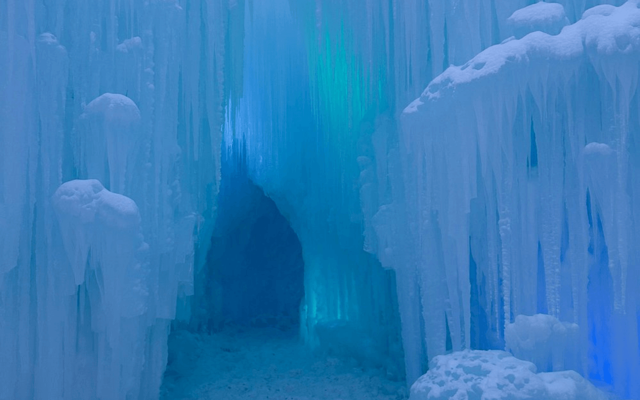 New Hampshire: Ice Castle