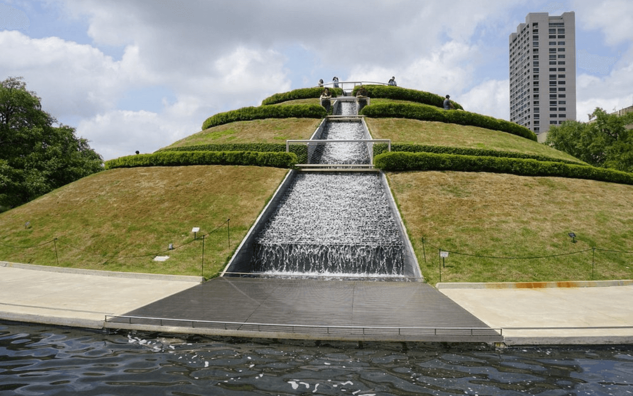 Texas: Houston Waterfall Fountain