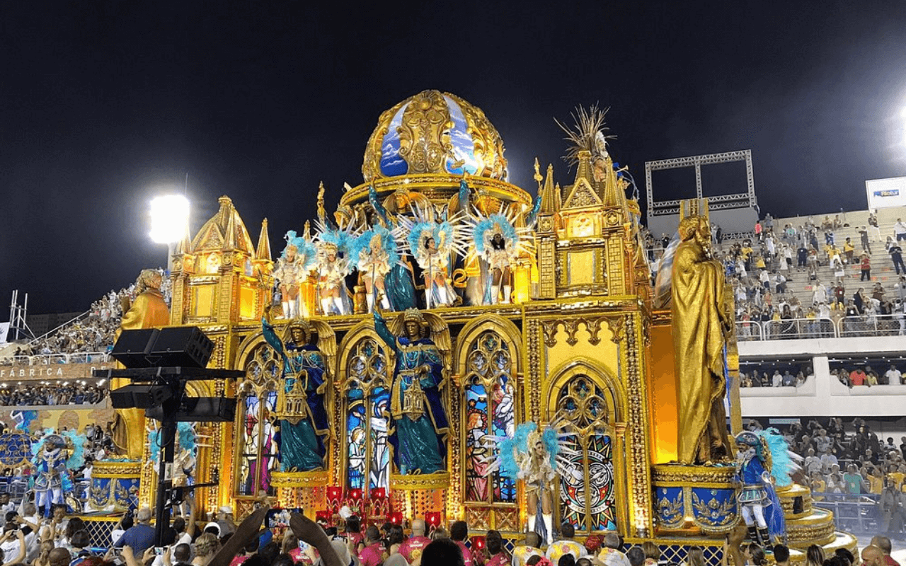 huge float in rio de janeiro