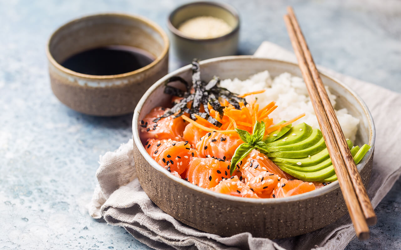 Poke bowl and dipping sauces