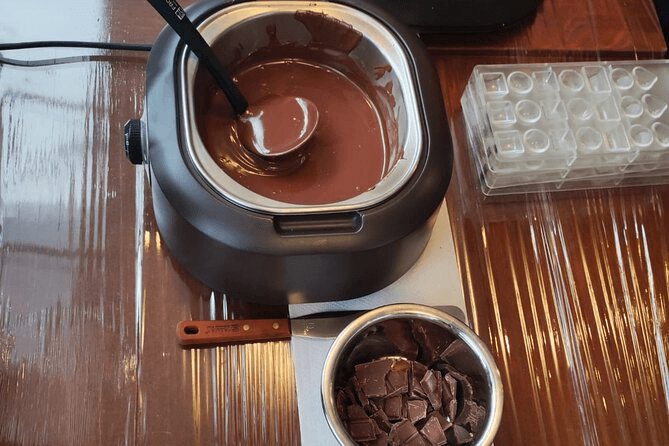 Chocolate fondue setup