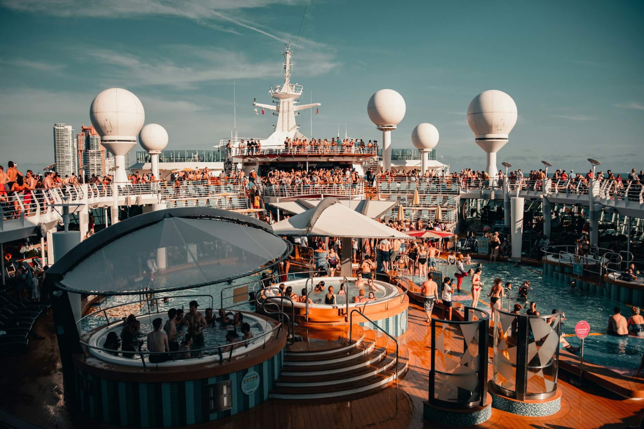 Cruise ship crowds
