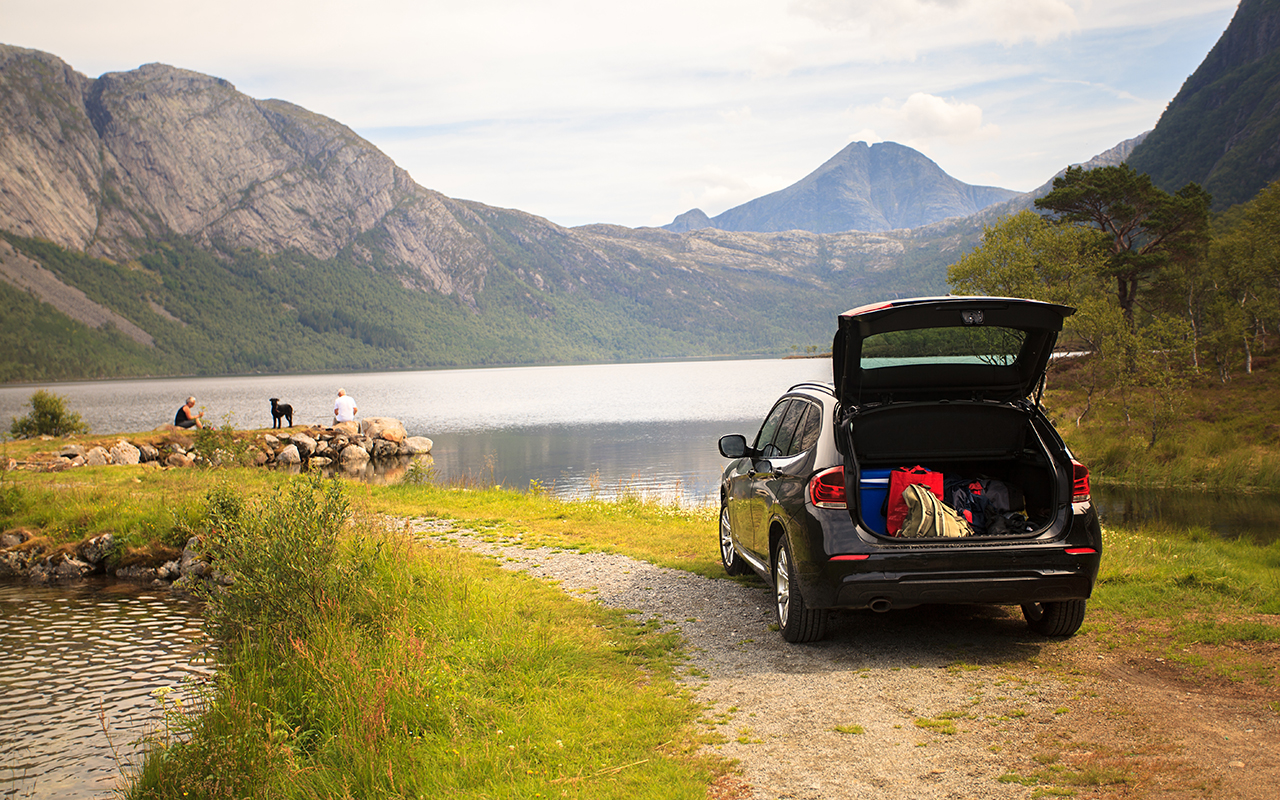 Family vacation on Myrdal lake (Myrdalsvatnet), Folgefonna Natio