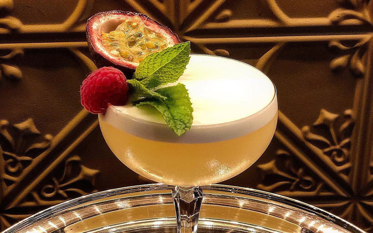 Pavlova Fizz drink