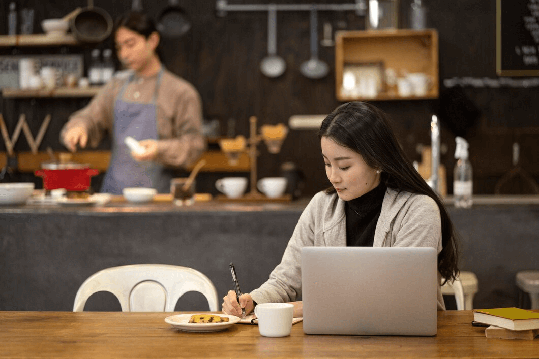 woman working at a coffee shop
