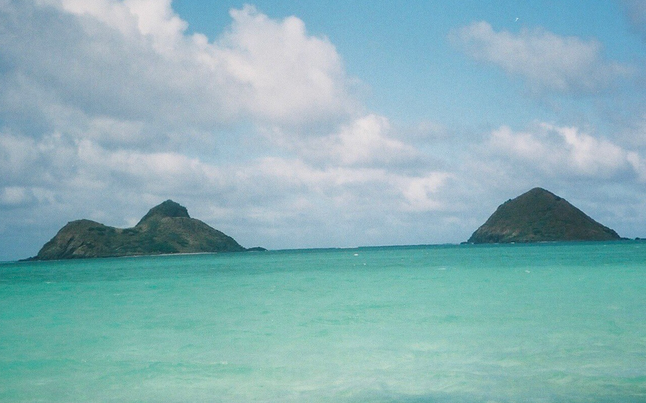 Blue waters of Kailua Beach