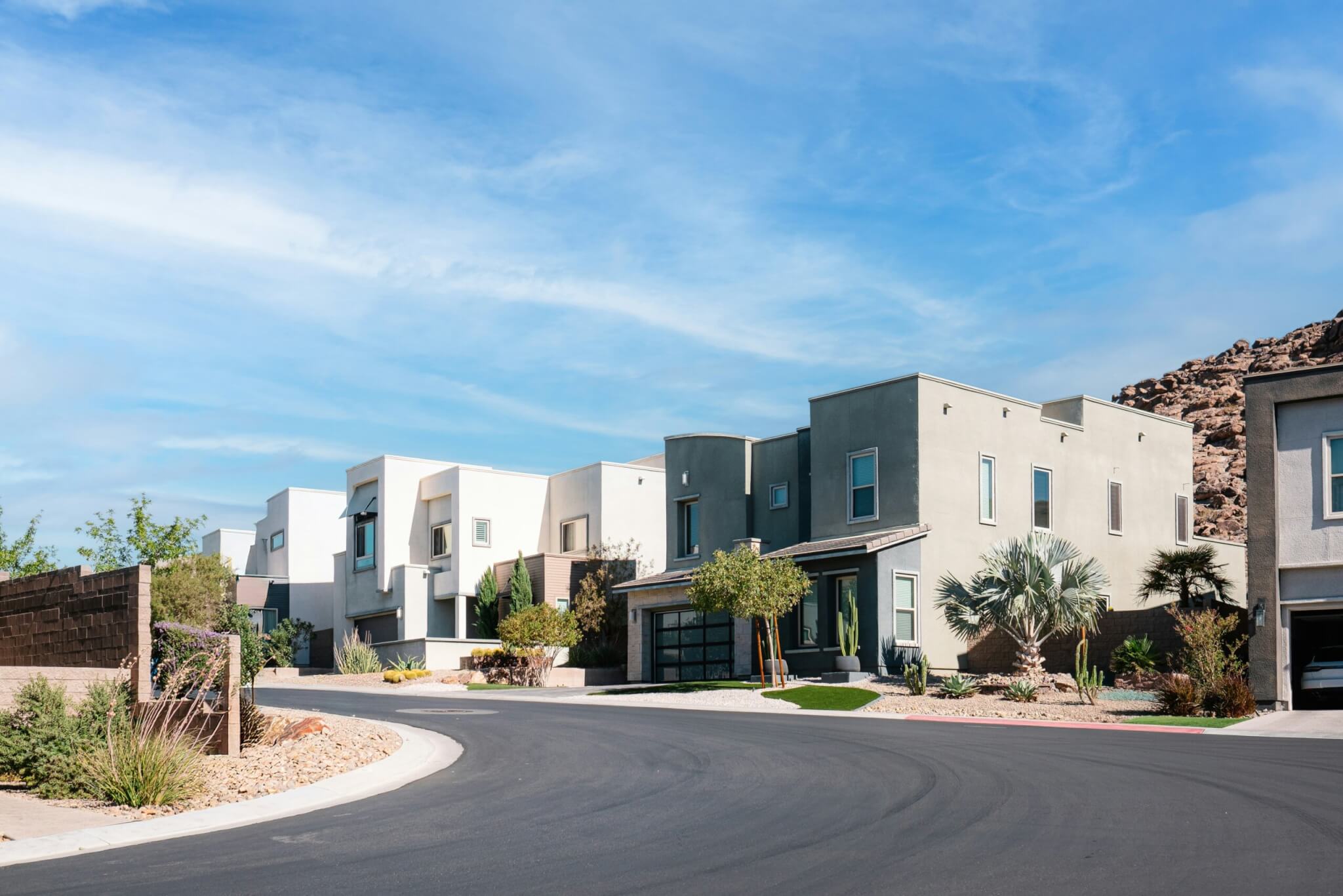 Modern homes in a neighborhood 