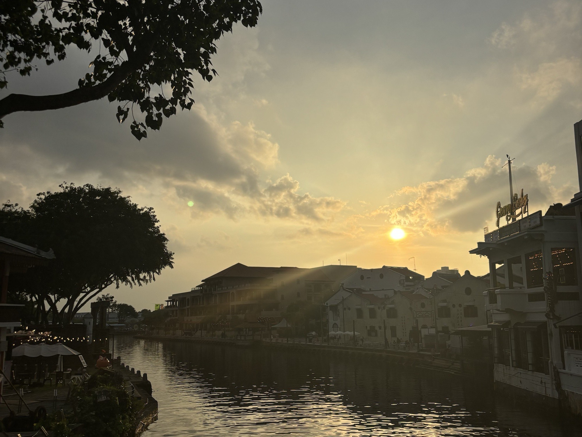 Golden hour on the riverside of Malacca!