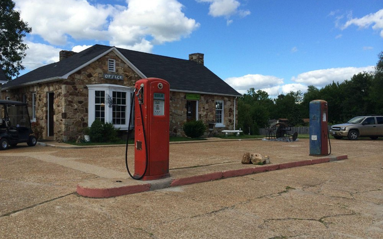 Wagon Wheel Motel