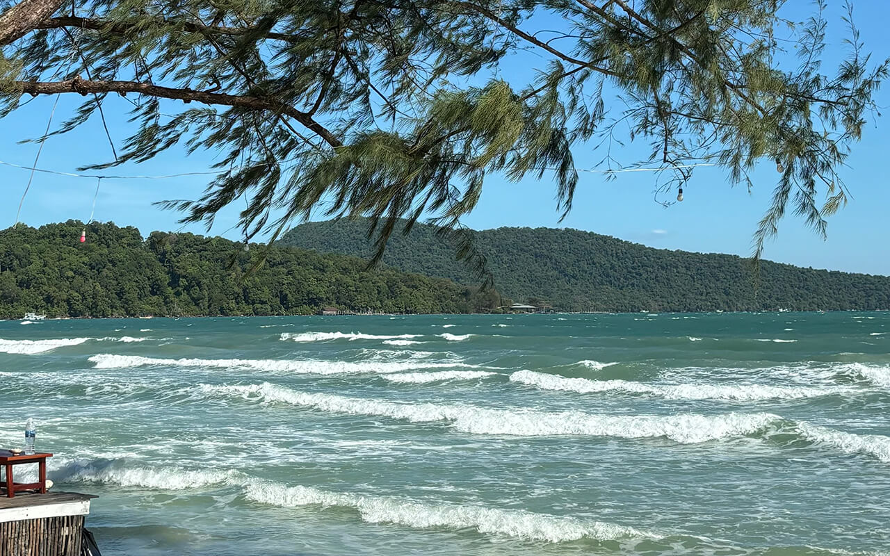 Beachfront of ONDERZ Koh Rong Sanloem Location