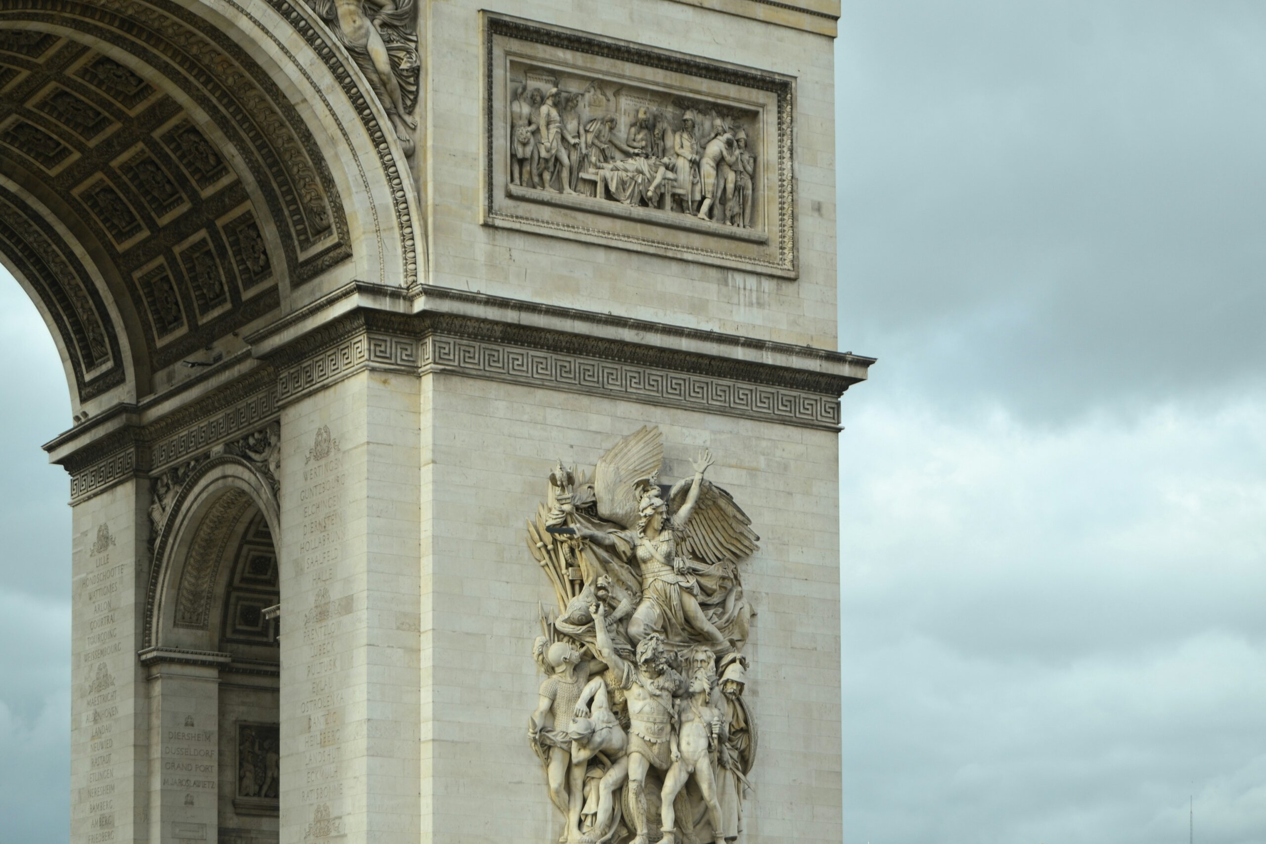 the arc de triomphe