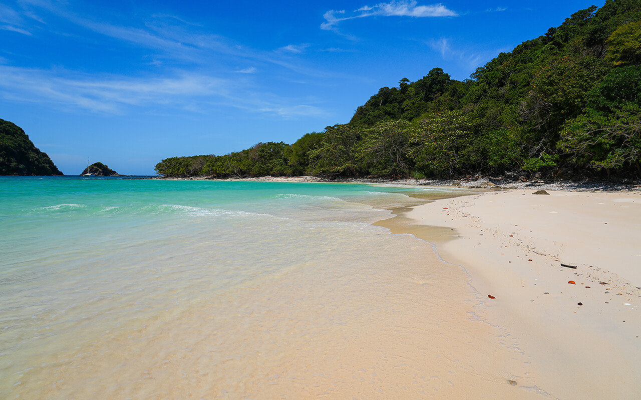 Koh Rok Yai Beach