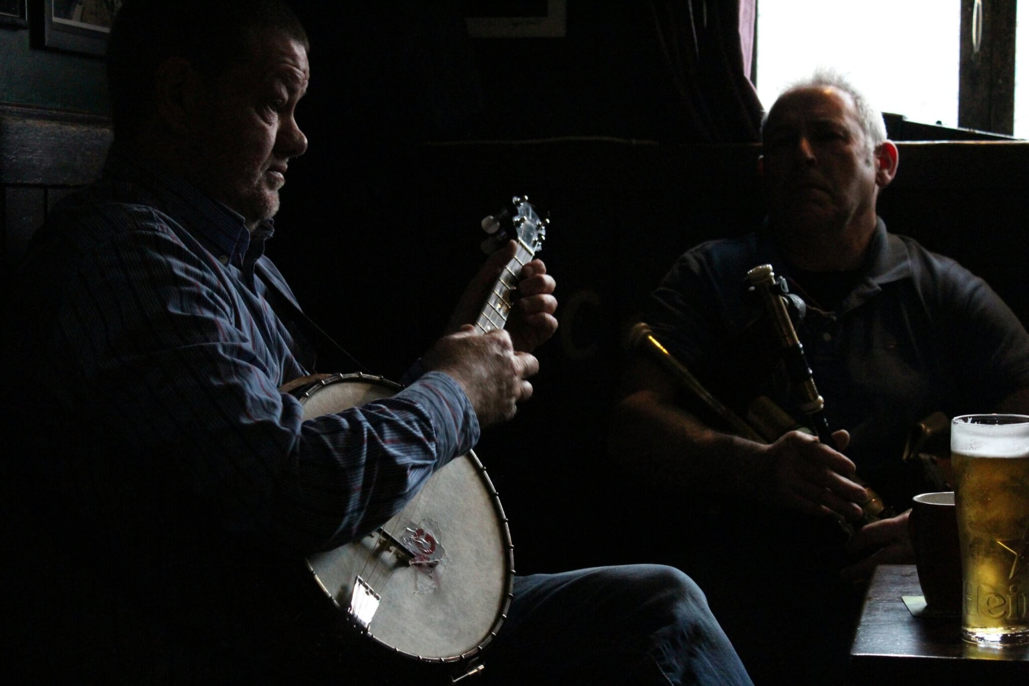 musicians in an irish pub