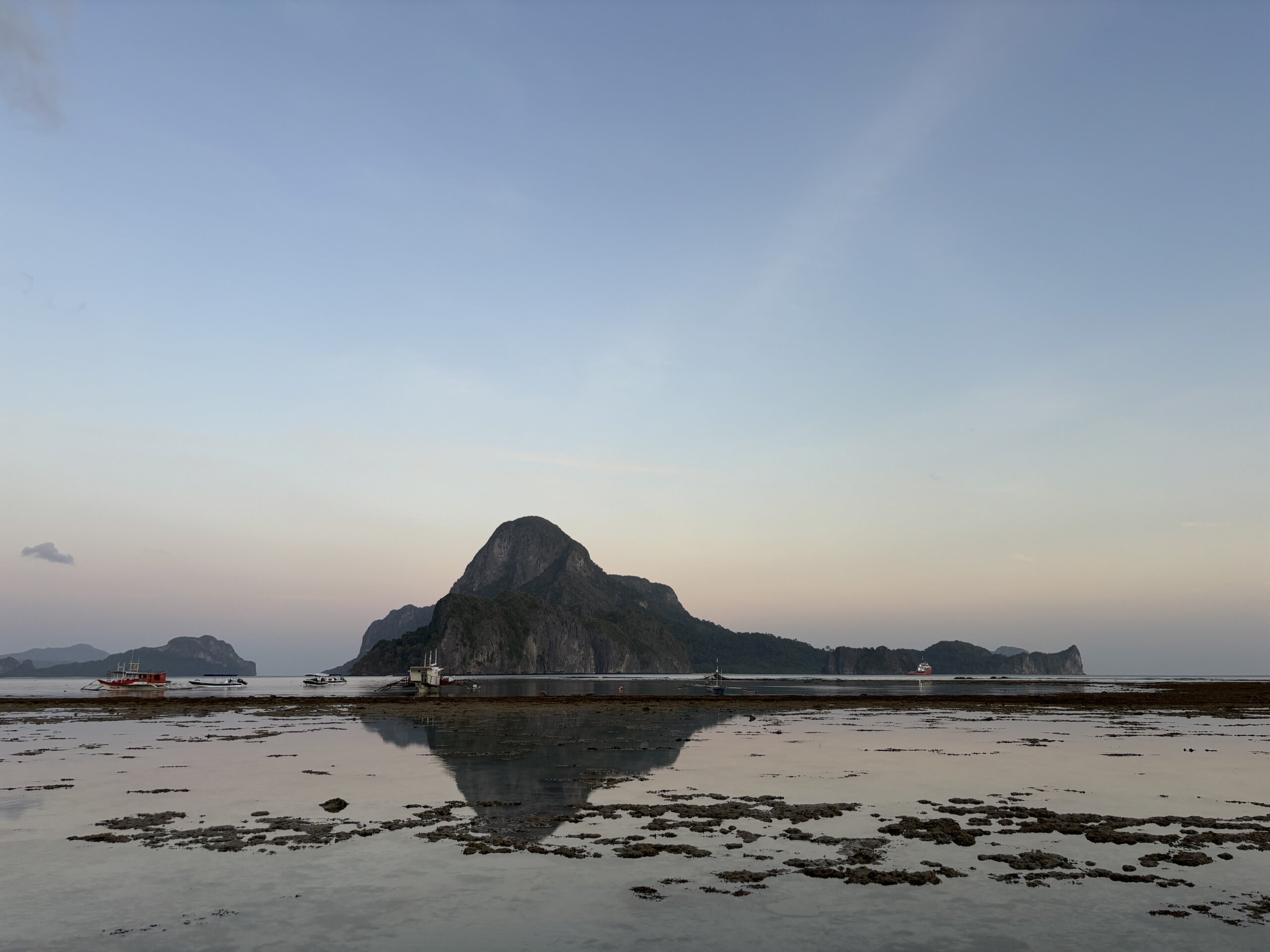 Sunrise view from Oia beach hostel in El Nido
