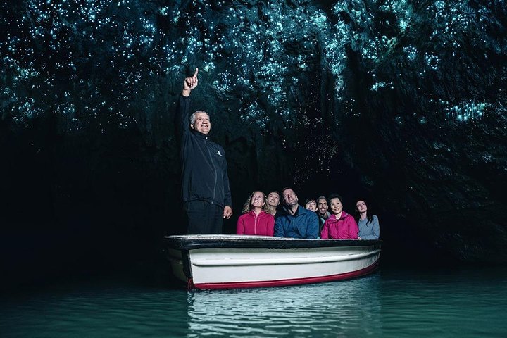 waitomo caves