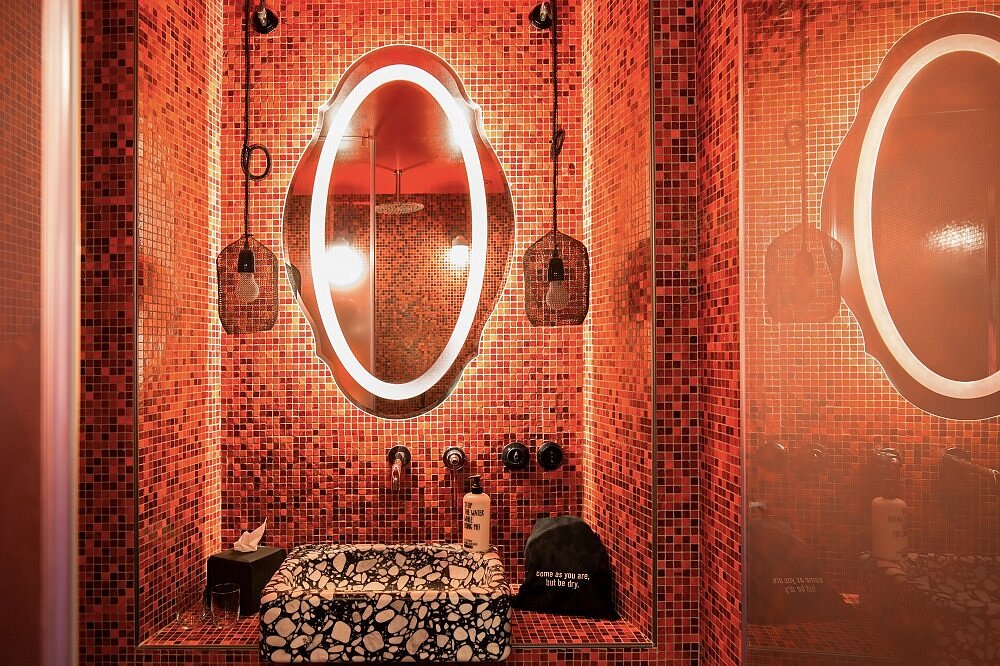 Inferno bathroom